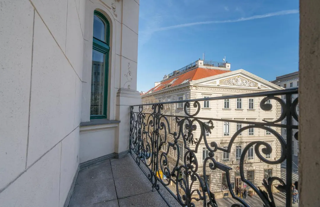 Vienna Residence, City Hall - Parliament-1