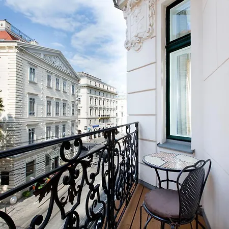 Vienna Residence, City Hall - Parliament-2